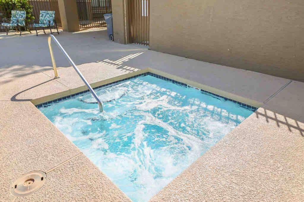 The Cool Cactus Condo With Pool And Jacuzzi Tempe Bagian luar foto